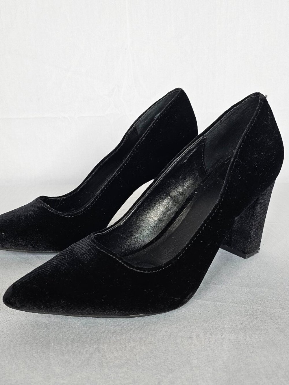 Simply Vera Vera Wang Prague Velvet Pumps | Black Block Heel | Size 6